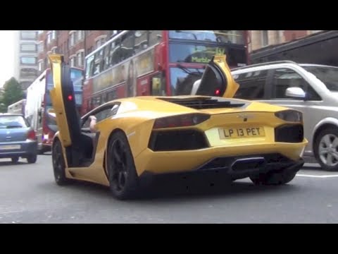 Lamborghini Aventador Driving with Doors up and Revving