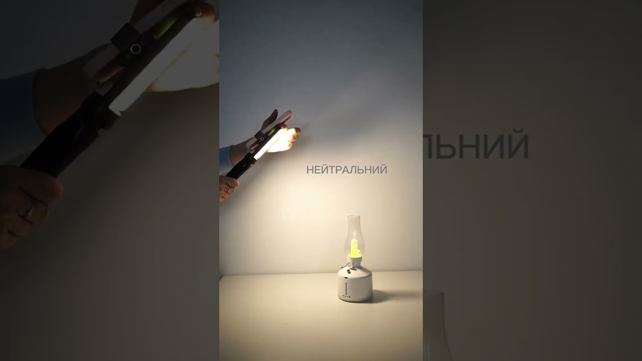 Портативне накамерне відеосвітло з білою підсвіткою на тринозі Портативне накамерне відеосвітло з білою підсвіткою на тринозі