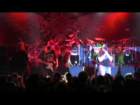ripper - Tim Ripper Owens interpretando Abigail de King Diamond, esta canción pertenece al DVD Roadrunner United Tremendo vozarrón de Owens y gran interpretación de e...