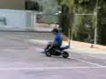 el boti haciendo un invertido con la minimoto el boti haciendo un invertido con la minimoto