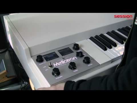 Mellotron - http://www.musik-schmidt.de/Mellotron-M-4000-D.html Onlineshop: http://www.session.de Die Facts des Mellotron M-4000 D: * anschlagsdynamische Tasten aus Holz...