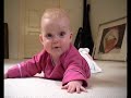 Baby happy op de vloer