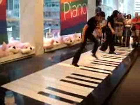 Bach num piano gigante