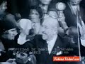 Hector Campora en la máxima magistratura, quien un mes después declinará en favor de Perón. Este documental periodístico nos muestra los pormenores del acto, entre los cuales se destaca, la presencia del presidente de los Chilenos en ese momento Salvador Allende.