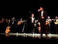 He aqui una bella historia que cuenta la gran verdad del amor y de la vida, en las voces y guitarras de esta extraordinaria rondalla ... el solista se llama Alejandro.