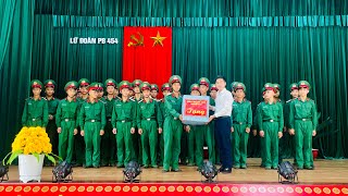 Đồng chí Nguyễn Đức Hoà, Phó Chủ tịch UBND thành phố dự Lễ tuyên thệ chiến sĩ mới Lữ đoàn Pháo binh 454