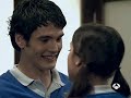 video de mi pareja favorita del internado =)

esta cancion me recuerda mucho a lo que siente vicky por ivan.
espero que os guste :)

pongo la letra de la cancion con la traduccion:

teardrops on my guitar

drew looks at me,
i...fake a smile so he wont see
that i want and im needing everything that we should be
ill bet shes beautiful, that girl he talks about
and shes got everything that i have to live without

drew talks to me, i laugh cause its so damn funny
that i cant even see anyone when hes with me
he says hes so in love, hes finally got it right,
i wonder if he knows hes all i think about at night

hes the reason for the teardrops on my guitar
the only thing that keeps me wishing on a wishing star
hes the song in the car i keep singing, dont know why i do

drew walks by me, can he tell that i cant breathe?
and there he goes, so perfectly,
the kind of flawless i wish i could be
shed better hold him tight, give him all her love
look in those beautiful eyes and know shes lucky cause

hes the reason for the teardrops on my guitar
the only thing that keeps me wishing on a wishing star
hes the song in the car i keep singing, dont know why i do

so i drive home alone, as i turn out the light
ill put his picture down and maybe
get some sleep tonight cause

hes the reason for the teardrops on my guitar
the only one whos got enough of me to break my heart
hes the song in the car i keep singing, dont know why i do
hes the time taken up, but theres never enough
and hes all that i need to fall into..

drew looks at me,
i... fake a smile so he wont see.



traducci�n:

drew me mir�,
yo...fing� un sonrisa para que no se diera cuenta
de que quer�a y estaba necesitando todo lo que ambos deber�amos ser
apuesto que es hermosa, esa chica de la que �l habla
y que tiene todo aquello que yo no tengo

drew me habla, yo me r�o a carcajadas porque es demasiado gracioso
tanto que no puedo ver a nadie m�s cuando �l est� conmigo
el dice que est� tan enamorado, que finalmente hizo lo correcto,
me pregunto si sabe que es �l en quien pienso por las noches

�l es la raz�n de las l�grimas sobre mi guitarra
es la �nica cosa que me hace seguir deseando a una estrella de los deseos
el es la canci�n que sigo cantando en el auto, y no se porque lo hago

drew camina a mi lado, ser� que puede notar que ni siquiera puedo respirar?
y ah� va el, es tan perfecto,
tiene esa impecabilidad que yo desear�a tener
ser� mejor que ella lo amarre fuerte, y que le entregue todo su amor
yo miro a esos ojos hermosos y me doy cuenta lo afortunada que es porque

�l es la raz�n de las l�grimas sobre mi guitarra
es la �nica cosa que me hace seguir deseando a una estrella de los deseos
el es la canci�n que sigo cantando en el auto, y no se porque lo hago

as� que conduzco a casa sola, mientras apago la luz
pongo su retrato boca abajo
para ver si as� tal vez pueda dormir algo, porque

el es la razon de las l�grimas en mi guitarra 
el �nico capaz de romper mi coraz�n 
es la cancion que canto en mi coche, y nose por qu� lo hago 

el es el tiempo necesario, pero nunca suficiente 
y el es todo lo que necesito para caer... 

drew me mira, y finjo una sonrisa para que no vea




copyright el internado-antena 3