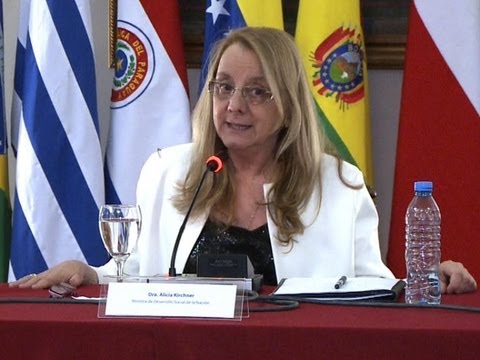 Ministros critican influencia de medios de comunicación en los niños