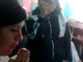 hasiendo la alfombra kn la gente de 5º A
