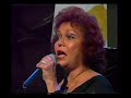 Núbia Lafayette canta 