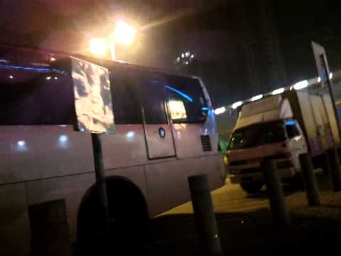 142130 4 - 屯門市中心的合法村巴站慘變貨車非法停泊處,每天晚上約8時開始貨車霸佔合法村巴站,嚴重影響交通! 強迫行人要行出馬路中線才能上村巴(合法停車)!...