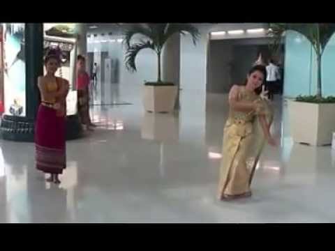 รำสี่ภาค - บ้านรำไทย ดอนเมือง (www.banramthai.com)