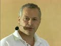 ripostes - d�sarmements
dans cette vid�o d�monstrative et explicative, v�ritable cours particulier, vous pourrez d�couvrir et apprendre les techniques interm�diaires du tonfa professionnel suivant la m�thode officielle de la ffts.

programme :
les chutes - la d�fense au sol - les d�gagements par frappes sur saisies ainsi que les ripostes libres (poing - pieds - tonfa) dans les 3 gardes courantes (petit c�t� - grand c�t� - � deux mains) face aux coups de poings, pieds, couteaux, matraques, battes... toujours dans une m�thodologie simple, rapide et efficace visant le r�alisme de la rue.
vous apprendrez �galement comment d�sarmer avec le tonfa des adversaires munis de couteaux, matraques ou battes, ou encore comment effectuer avec professionnalisme les 3 cl�s et moyens d'amener du niveau 2 : t�te de poign�e dans le dos - ailes de poulet - cl� am�ricaine invers�e. .

alain formaggio est policier et formateur depuis plus de vingt ans. fondateur de la ffts en 1993, il fut le premier � faire conna�tre le tonfa au grand public et � proposer des formations aux professionnels de la s�curit�.
expert international en tonfa, 8�me degr�, alain est l'instructeur-chef du centre d'entra�nement des forces de l'ordre et le responsable technique national de la f�d�ration des fonctionnaires et techniciens de la s�curit�.
dipl�m� d'etat, membre de la commission nationale de savate-d�fense et b�ton (ffsbf), il fut le premier membre des forces de l'ordre fran�ais � �tre dipl�m� instructeur par l'international krav-maga federation. 

retrouvez la vid�o compl�te sur:
http://www.imineo.com/sports-jeux/arts-martiaux/tonfa/tonfa-pro-niveau-2-techniques-intermediaires-video-7003.htm