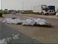 Los piquetes asaltan un camión