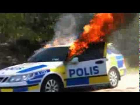 critical hälsar till polisen.mp4