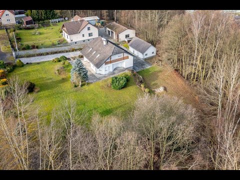 Video Rodinná vila s velkorysou dispozicí, garáží na tři auta  a pozemkem 4 069 m² – Loket