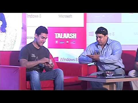Aamir Khan Solves Rubik's Cube Live On Stage