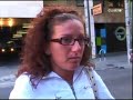 (1a part de 5)Cues d'un quilòmetre que donen la volta a un barri sencer... Families que dormen dos dies seguits damunt de cart (5à part de 5)Cues d'un quilòmetre que donen la volta a un barri sencer... Families que dormen dos dies seguits damunt de cartrons... Dones que treuen el pit en mig del caos per a donar-li al seu nadó mentre esperen per a inscriure's en el Registre Civil.. 