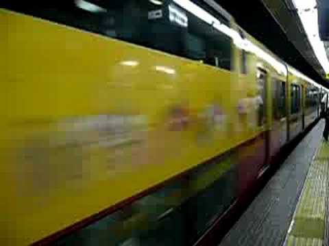 京阪淀屋橋駅1番線通過（8000系)