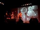 aqu� tenemos a los indefinibles dwomo, en su primera actuaci�n en sevilla. guillermo tell me... jeje, que lo disfruteis.