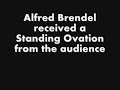 alfred brendel receives a medal from universal music during his last concert @ toulouse.