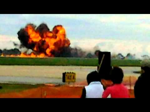 Second US air show crash in 24 hours