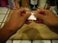 Destapar una cerveza con hoja de papel