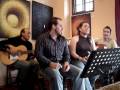 EL GRUPO ONUBENSE EL PATIO, INTERPRETA UNA CANCION DE