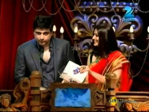 zee - Sonali Bendre announces Jodha-Akbar as Favourite Popular Dharawahik at Zee Rishtey Awards-2013.