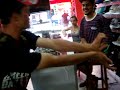 RT @LojaEfeito: olha o cara ensinando a dar Hadouken aqui na loja http://www.youtube.com/watch?v=6LuNwlL1hrw