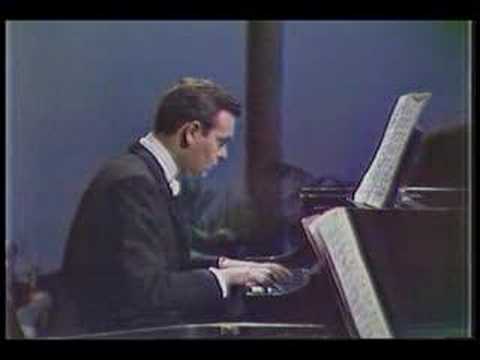 Robert Casadesus plays Bach ...