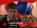 ore-man-uses-balloons-and-a-lawn-chair-to-fly.html