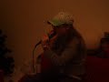 Mard sings \"Don\ Mard sings \"Don\