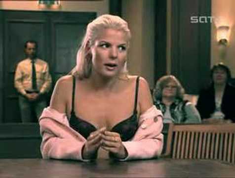downblouse