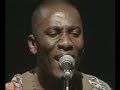 heineken concerts  2000   
abril 2000 s�o paulo
 
tom brasil
dia 05/abril
?lenine  convida

richard bona:  contrabaixo/vocal

regis gizavo:  acorde�o/vocal

dominguinhos: acorde�o

marcos suzano: percuss�o

caju e castanha: pandeiros/vocal

fabulous trobadors ( jean claude sicre e jean marc enjalbert: percuss�o

pantico rocha: bateria

marcelo bernardes: flauta/sax

roteiro: br�ulio tavares

heineken concerts:

projeto & produ��o : lpc projetos culturais
 
dire��o art�stica: toy lima

grava��o: tv cultura de s�o paulo