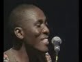 heineken concerts  2000   
abril 2000 s�o paulo
 
tom brasil
dia 05/abril
?lenine  convida

richard bona:  contrabaixo/vocal

regis gizavo:  acorde�o/vocal

dominguinhos: acorde�o

marcos suzano: percuss�o

caju e castanha: pandeiros/vocal

fabulous trobadors ( jean claude sicre e jean marc enjalbert: percuss�o

pantico rocha: bateria

marcelo bernardes: flauta/sax

roteiro: br�ulio tavares

heineken concerts:

projeto & produ��o : lpc projetos culturais
 
dire��o art�stica: toy lima

grava��o: tv cultura de s�o paulo