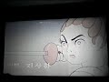 韓国アニメ [筋書] 地球を征腹して人類を全滅させるために地球に向けて時々刻々近付いているアルファ別. その別意親分である緑衣女王とマックス司令官を相手でマッソ争うロボットテグォンブイ. アルファ別が地球と衝突する前これらを戒めるためにロボットテグォンブイはマックス司令官のロボット軍団と宇宙空間で戦って勝ってマックス司令官と大部分の悪党たちは死ぬ.退却するロボット軍団の一員であるピコ少年の後を踏むヒューマノイドマリー.ロボットテグォンブイに惨敗にあったのに対して頭に来た緑衣女王にピコ少年のお爺さん迷路将軍は地球征服をあきらめて地球人たちと和親すると主張して緑衣女王の怒りを事故, ピコと迷路将軍は電子監獄に閉じこめられる. 監獄でピコはお爺さん迷路将軍から自分たちの先祖はずいぶん前地球から移住して来た人間たちと結婚をしたししたがって自分たちも地球人の後裔という事実が分かるようになって, これを立ち聞きしたマリーはふたつを脱出させるがアルファ別の兵士らにばれて迷路将軍は死んでしまう. 地球人の後裔という事実が分かったピコはこれから地球人たちのために争うことに決心して, マリーにロボットテグォンブイがアルファ別でしのび込むように門を開いておくから地球に帰ってロボットテグォンブイを呼んで来なさいと言う. アルファ別でしのび込んだロボットテグォンブと訓が, ヨンヒ, マリー,缶はアルファ別のロボットたちと争ってロボットテグォンブイの V でふかれて出るグァンザリョックビムで化け物ロボット(コーク)を退ける. フンイは緑衣女王と単独に決闘して勝利して, 結局はアルファ別の地球衝突を阻むようになる.これとしてアルファ別は爆発してマリーはふかれて出る神秘な光線を当たって人間になる.(줄거리)지구를 정복하고 인류를 전멸시키기위해 지구를 향해 시시각각 다가오고 있는 알파별. 그 별의 우두머리인 녹의 여왕과 맥스 사령관을 상대로 맞서 싸우는 로보트 태권브이. 알파별이 지구와 충돌하기 전 이들을 응징하기 위해 로보트 태권브이는 맥스 사령관의 로보트군단과 우주공간에서 싸워 이기고 맥스 사령관과 대부분의 악당들은 죽는다. 퇴각하는 로보트군단의 일원인 피코소년의 뒤를 밟는 인조인간 메리.로보트 태권브이에게 참패를 당한 것에 대해 화가 난 녹의 여왕에게 피코소년의 할아버지 미로장군은 지구정복을 포기하고 지구인들과 화친하자 주장하여 녹의 여왕의 노여움을 사고, 피코와 미로장군은 전자 감옥에 갇힌다. 감옥에서 피코는 할아버지 미로장군으로부터 자신들의 조상은 오래전 지구에서 이주해 온 인간들과 결혼을 했고 따라서 자신들도 지구인의 후예라는 사실을 알게되고, 이를 엿들은 메리는 둘을 탈출시키지만 알파별의 병사들에게 발각되어 미로장군은 죽고만다. 지구인의 후예라는 사실을 안 피코는 이제 지구인들을 위해 싸우기로 결심하고, 메리에게 로보트 태권브이가 알파별로 잠입할수 있도록 문을 열어둘테니 지구로 돌아가 로보트 태권브이를 불러오라 한다. 알파별로 잠입한 로보트 태권브이와 훈이, 영희, 메리,깡통은 알파별의 로봇들과 싸우고 로보트 태권브이의 V 에서 뿜어져 나오는 광자력빔으로 괴물로봇(코크)를 물리친다. 훈이는 녹의 여왕과 단독으로 결투하여 승리하고, 결국은 알파별의 지구충돌을 막게 된다.이로서 알파별은 폭발하고 메리는 뿜어져 나오는 신비한 광선을 맞고 인간이된다.Ending credit..is (thankyou~!!!) 감사합니다.....^^Here is a lylic of the themesong!!달려라 달려 로봇트야Jump in to the sky Ro Bot V 날아라 날아 태권브이Fly Fly over Taekwon V정의로 뭉친주먹 로보트태권Show your mighty punch for the justice용감하고 씩씩한 우리의 친구Be brave and be strong for the your chums두팔을 곧게 앞으로 뻗어 적진을 향해 하늘날으면Spectacle sight When you dashing to the enemy멋지다 신난다 태권브이 만만세!smashing them, taekwonV number one!무적의 우리친구 태권브이Everlasting friend TaekownV