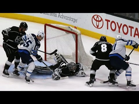 Video: Jonathan Quick makes flurry of saves to deny Kyle Connor