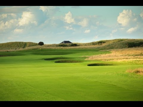10th - The 10th plays directly away from the beautiful Greywalls Hotel, and at over 470 yards provides a stern test to start the back nine.
