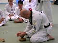 casse de galets avec la main