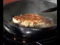 Pechugas de pollo asadas en sart�n con trufas y verduras