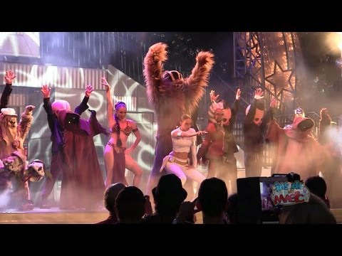 Chewbacca, Slave Leia, Padme dance to
