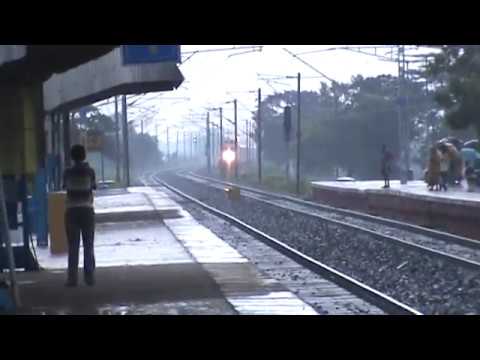 Howrah Rajdhani - Date taken: July 2012 Camera used: SONY Camcorder DCR SX45E Finally got the most rewarded crossing in my life.. Since August 2009, I am watching railway vide...