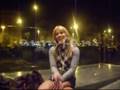 Anny cantando a capella varios temas