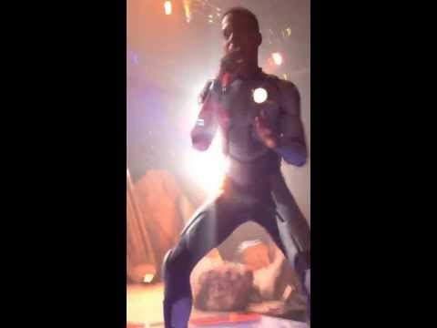 Kid Cudi Tossed Intrusive Fan from Stage During Performance in Houston 0 Kid Cudi Tossed Intrusive Fan from Stage During Performance in Houston