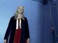 Margot singing / dancing Toveren
