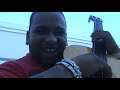 FRANCO EL GORILA TIRANDOLE A JOWELL CON GUITARRA EN MANO FRANCO EL GORILA TIRANDOLE A JOWELL CON GUITARRA EN MANO