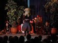 Dagmar en groep 4b goejanverwelleschool Gouda zingen