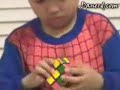 A amazing kid solving rubik's cubic