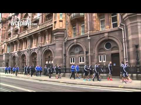 Valencia CF: El cuerpo técnico y la plantilla realizan un paseo por Manchester